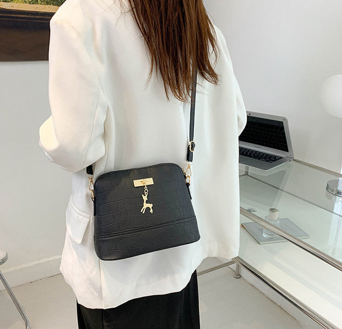 CL1272 - Elegant Tassel Messenger Bag
