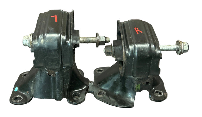 2006-10 JEEP GRAND CHEROKEE SRT8 OEM ENGINE MOTOR MOUNT BRACKET INSULATORS 149k