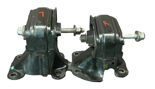 2006-10 JEEP GRAND CHEROKEE SRT8 OEM ENGINE MOTOR MOUNT BRACKET INSULATORS 149k