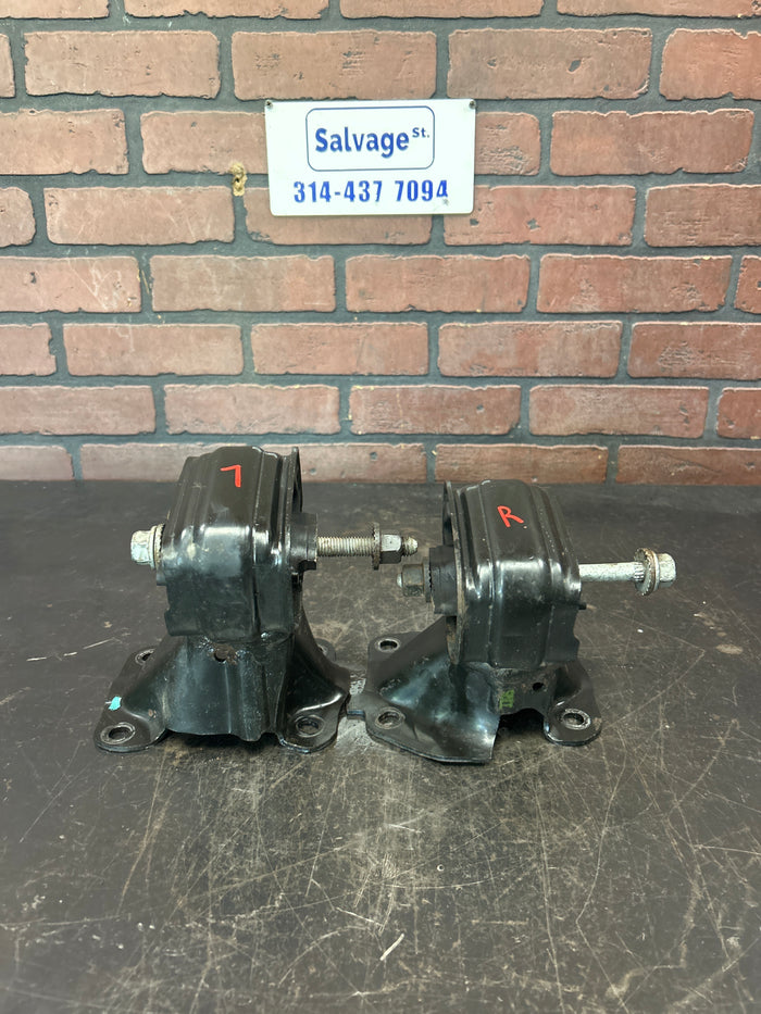 2006-10 JEEP GRAND CHEROKEE SRT8 OEM ENGINE MOTOR MOUNT BRACKET INSULATORS 149k