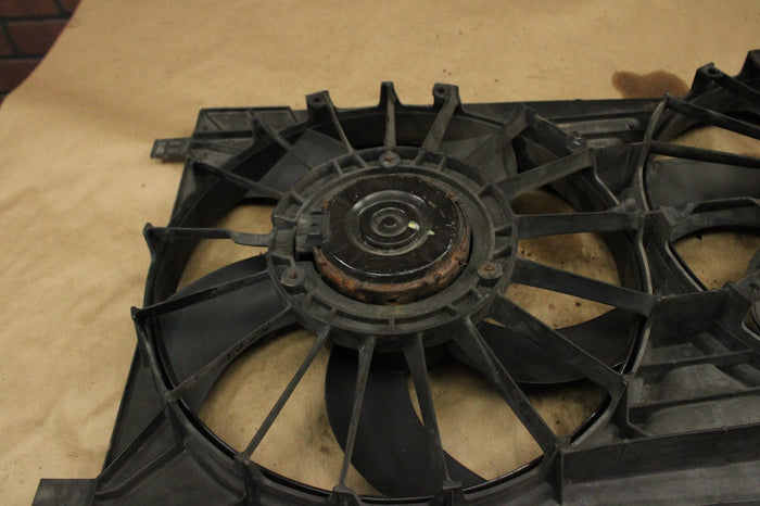 2007-2008 Dodge Caliber SRT4 Radiator Cooling Fan Assembly Shroud Motor 24041245