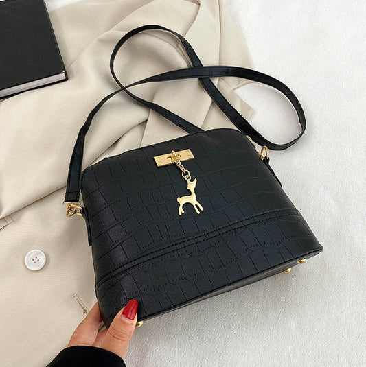 CL1272 - Elegant Tassel Messenger Bag