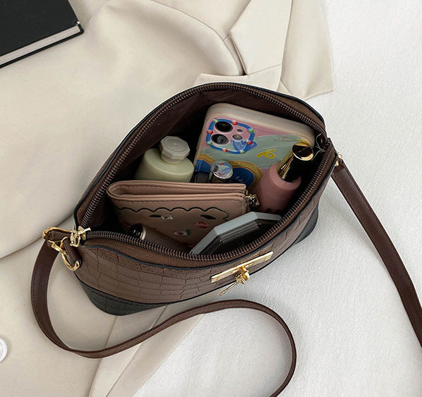 CL1273 - Elegant Tassel Messenger Bag