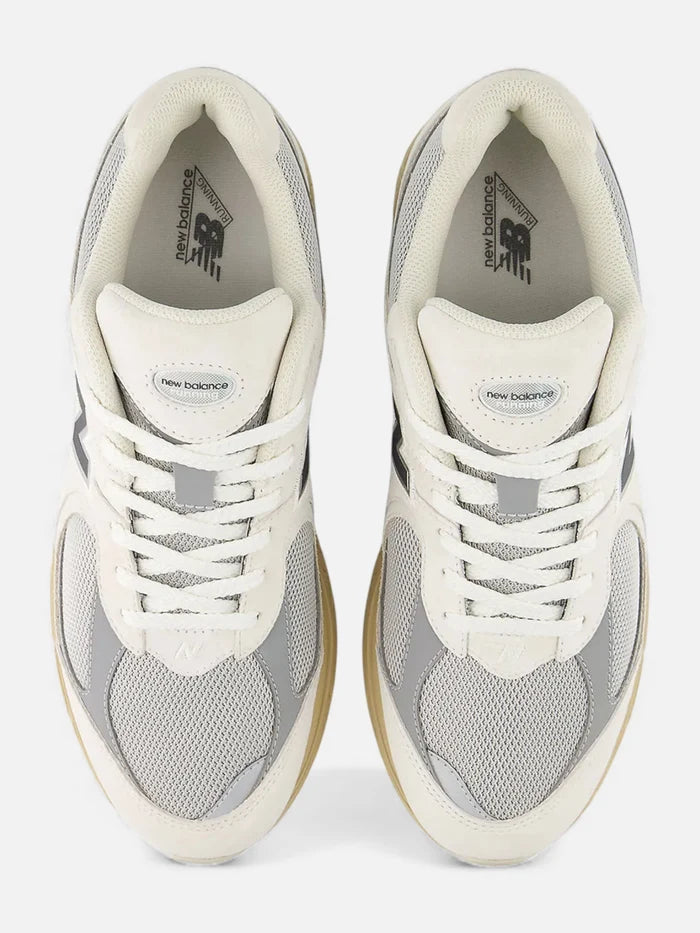 Zapatillas New Balance 2002R Beige Gris